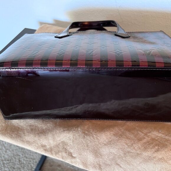 Louis Vuitton vernis Rayures Wilshire PM amarante- guaranteed authentic - Picture 14 of 14